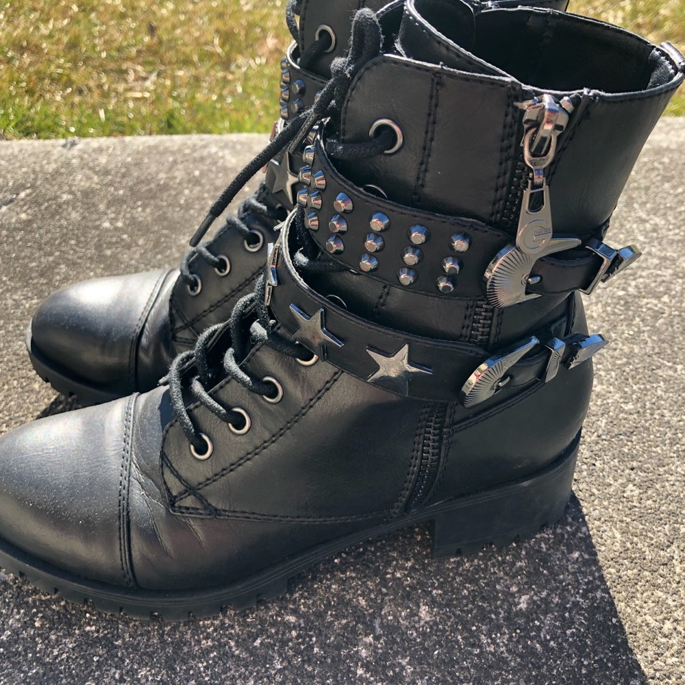 Combat boots